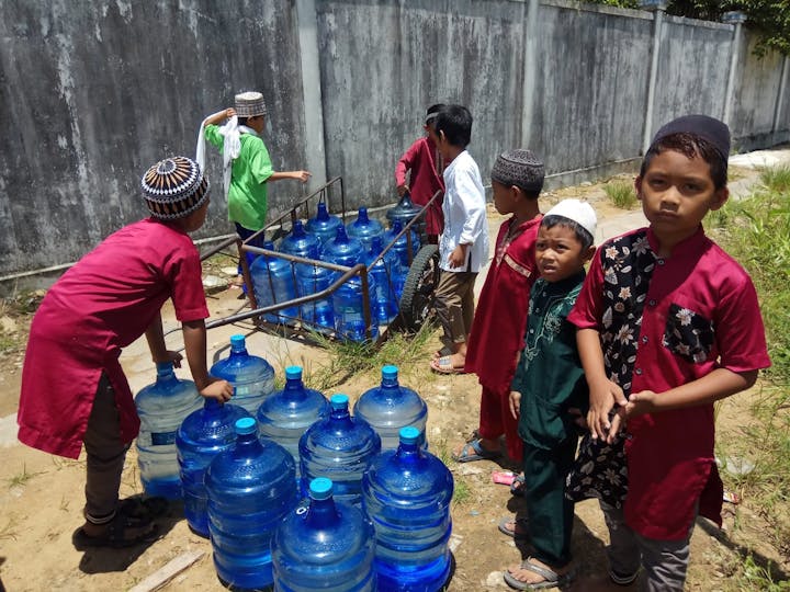 Sedekah Air Minum Buat Santri 5171