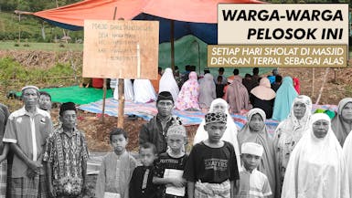 Tragis! Jamaah NTT Shalat di masjid Terpal Seperti Pengungsian