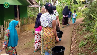 Yu raih berkah pahala kita Alirkan kebaikan Gerakan peduli berbagi air wilayah Tasikmalaya Jawa barat