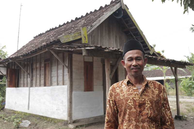 Harus menempuh jarak 3 km untuk sholat! Bantu Warga Kampung Duku Tobo memiliki mushola.