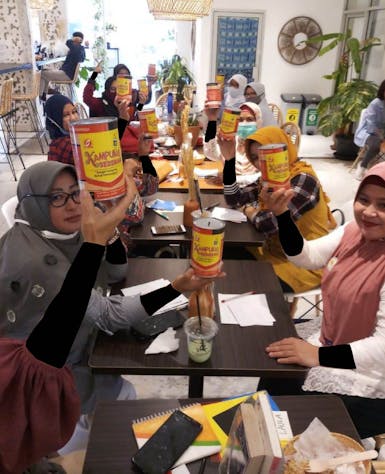 Bantu beli kaleng sedekah