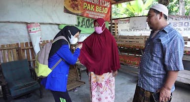 Bantu Anak Tukang Parkir melanjutkan Kuliah jadi Nakes (Tenaga Kesehatan)