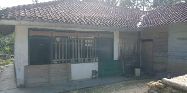 Rusak dan akan roboh surau tempat mengaji dan sholat masyarakat kampung silea, Konawe Selatan Sulawesi Tenggara
