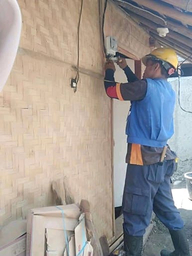Bersama yayasan amanah Muhsinin peduli umat yuk Sahabat Peduli masyarakat miskin miliki cahaya lampu