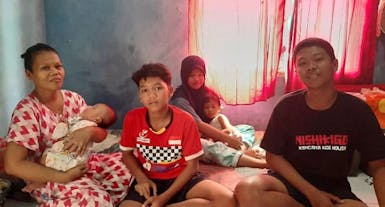 Bantu Resti dan 4 Saudara Yatim bangkit dari Keterpurukan