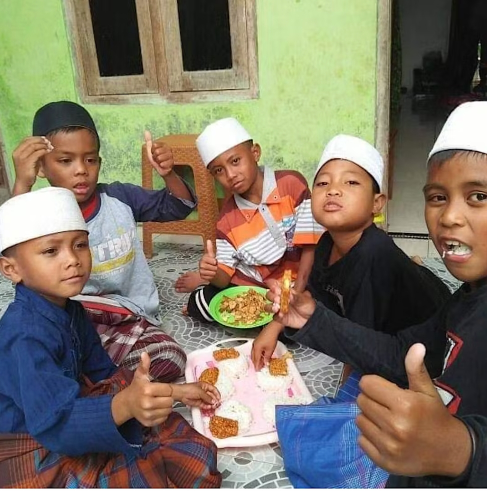 Raih keberkahan berbagi dengan anak yatim
