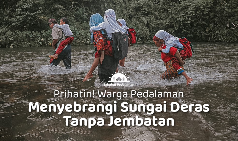Prihatin! Warga Pedalaman Menyebrangi Sungai Deras Tanpa Jembatan