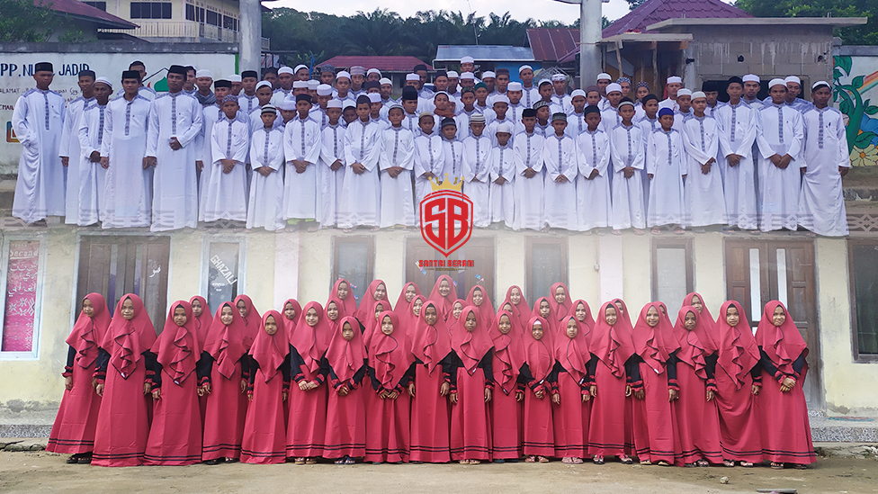 Santri Berani (Bersih Rapi Wangi)