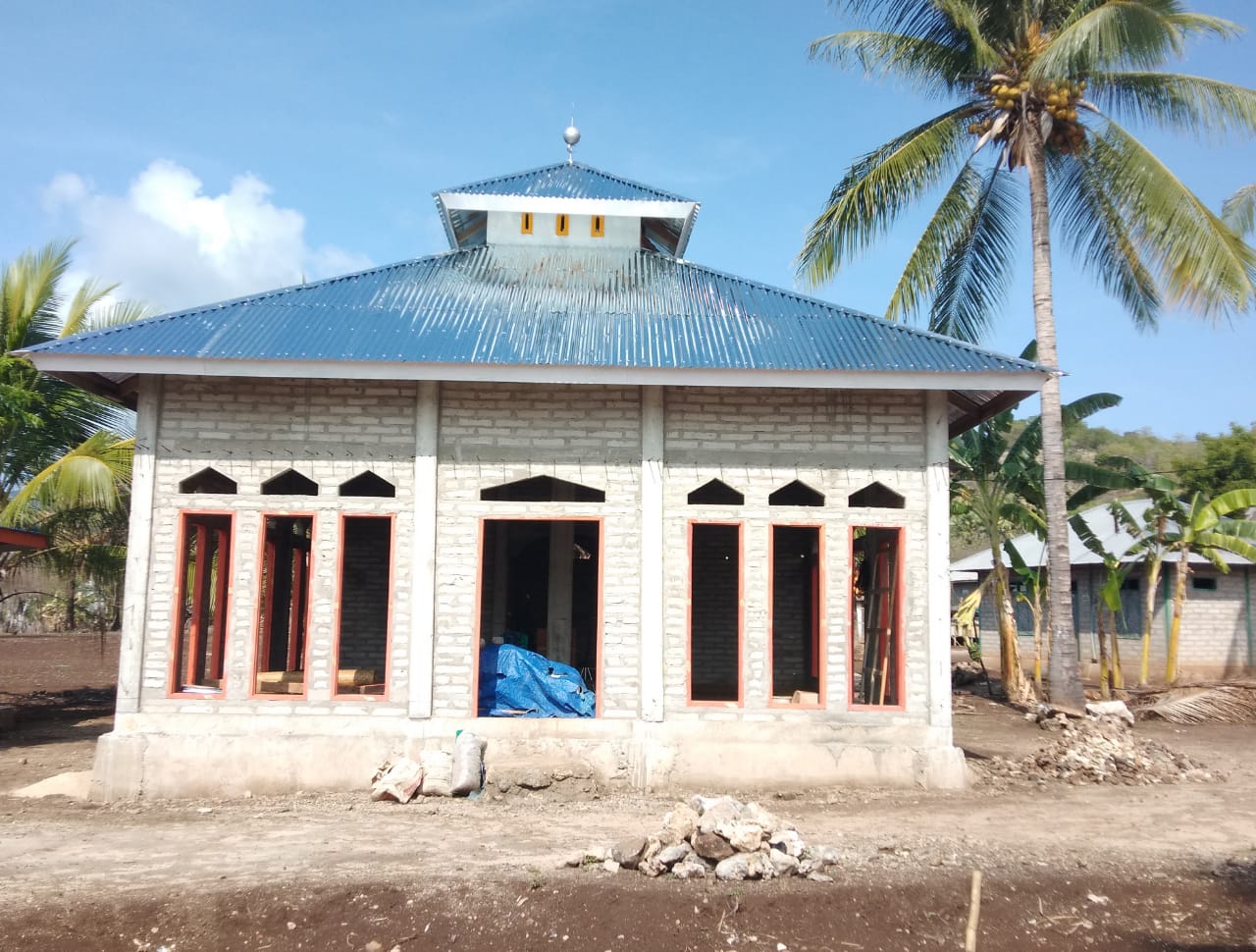 Wakaf pembangunan Teras Masjid Al Hijra di Pelosok Solor-NTT