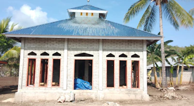 Wakaf pembangunan Teras Masjid Al Hijra di Pelosok Solor-NTT