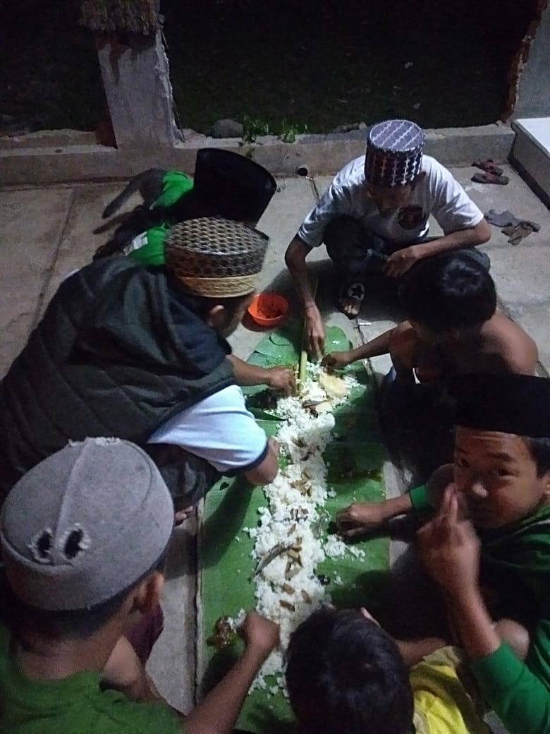 Gerakan Menu Buka dan Sahur Bagi Santri Yatim dan Dhuafa