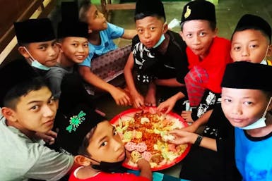 Sedekah Makanan Untuk Anak Yatim