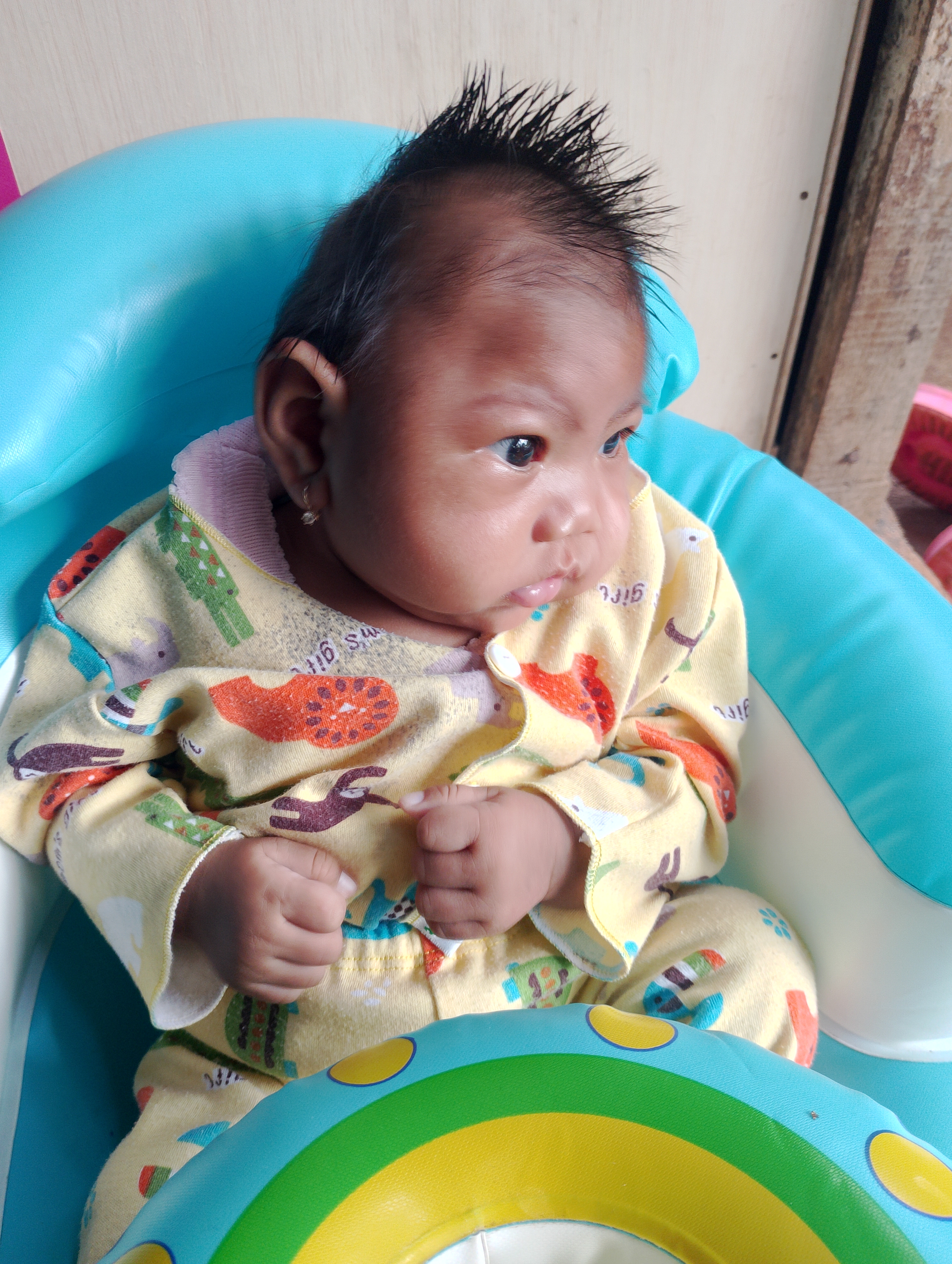 Bantu kebutuhan susu dan pempes bayi