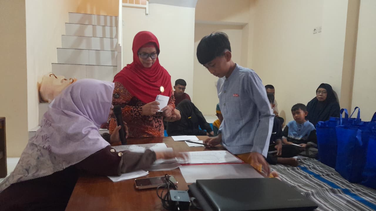 Santunan Rutin Bulanan dan Pembinaan Anak Asuh Dalam dan Luar Asrama