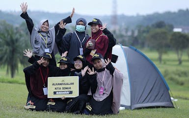 Bahagiakan Santri, Yatim dan Penghafal AL Quran