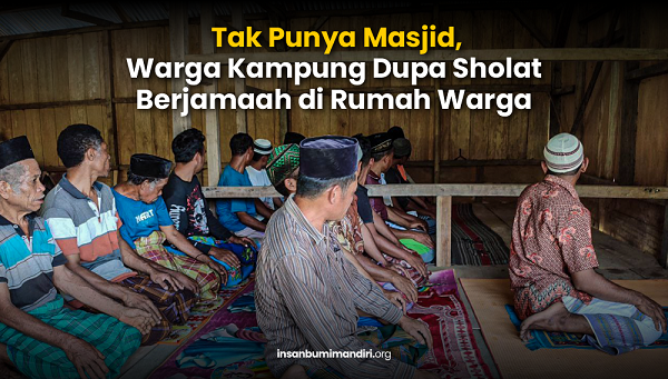 Tak Punya Masjid, Warga Kampung Dupa Sholat Berjamaah di Rumah Warga
