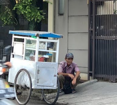 Terserempet Hingga Uang Hilang! Bantu Kakek Penjual Pempek