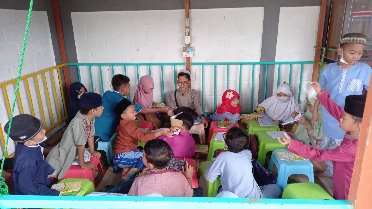 Donasi Pembangunan Kelas Belajar Santri Untuk Belajar Al-Qur'an "Dari Garasi Kini Memiliki Ratusan Santri"