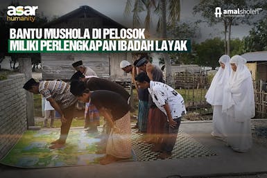 Bangunan Mushola sudah Reot, Puluhan Warga Sholat di Pelataran dengan Karpet Seadanya