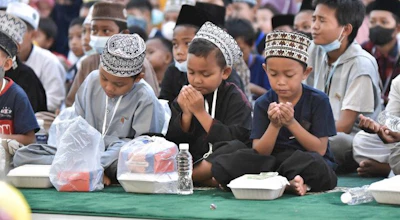 Sedekah Subuh, Beri Makan Anak Yatim