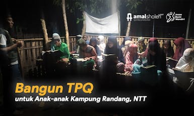 Anak-anak Kampung Randang Mengaji di Bawah Pohon