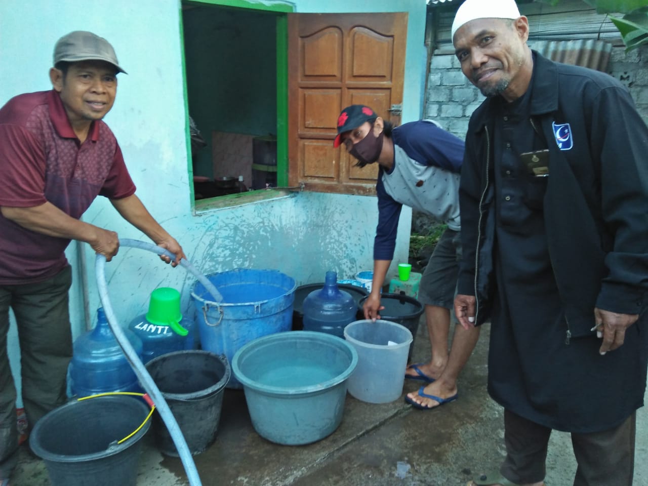 Air Bersih Untuk Pengungsi Dan Korban Banjir NTT