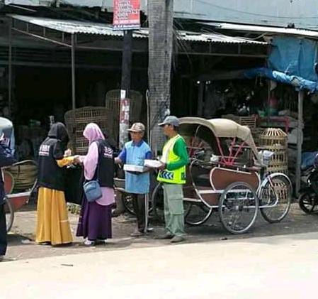SEDEKAH MAKANAN JUMAT BERKAH SOLO
