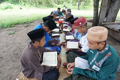Bangun Masjid Pondok Tahfidz Quran Pertama di Pulau Solor