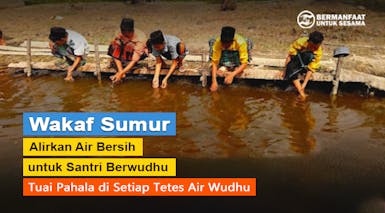 Ratusan Santri Berwudhu dengan Air yang Keruh