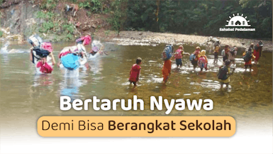 Tak Ada Jembatan, Anak-Anak Berenang Di Sungai Demi Bisa Sekolah