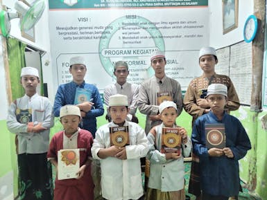 Muliakan Yatim dan dhuafa di panti asuhan