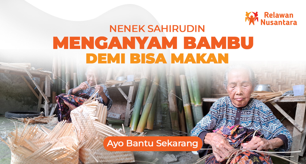 Bantu Lansia Penganyam Bambu Bisa Makan