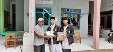 Menebar Kebaikan Kepada Masyarakat Sekitar