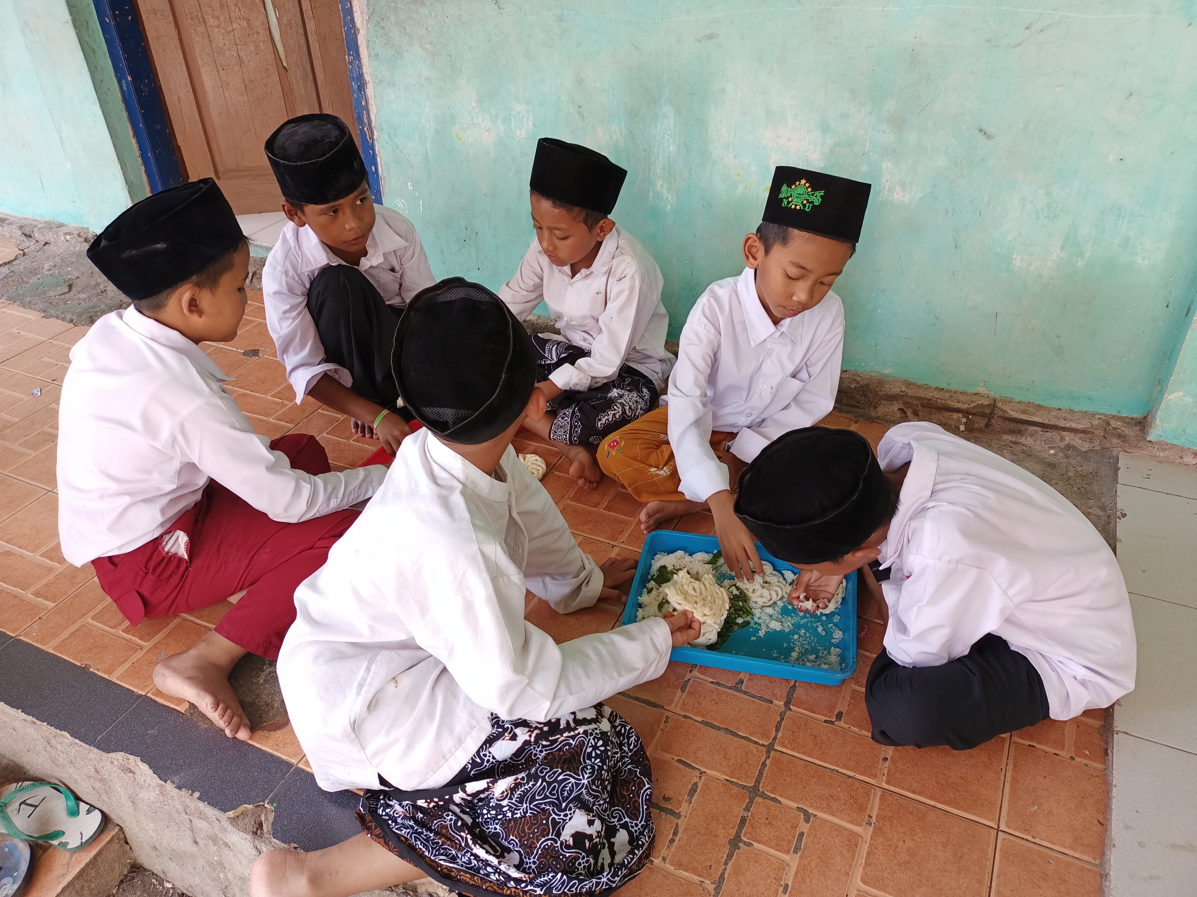 INFAQ SUBUH, Beras tuk Santri Yatim Penghafal Al Qur’an