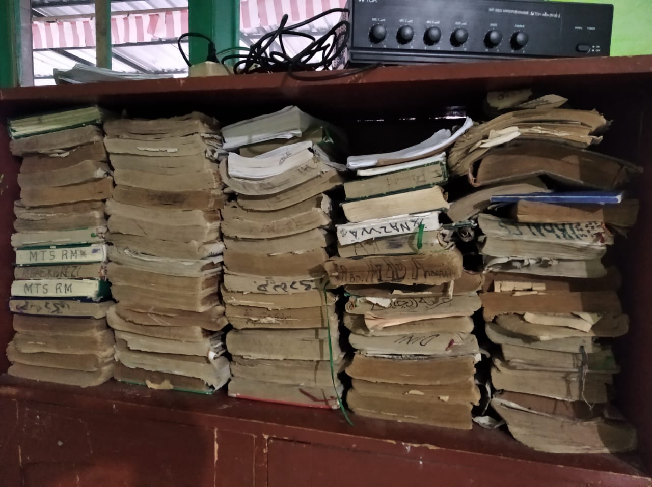 Wakaf Qur'an,mukena,sarung,sejadah,karpet bahagiakan para santri pondok Pesantren-pesantren di daerah-daerah pelosok