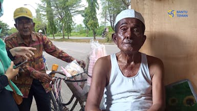 Lansia (85th) Pedagang Es Keliling Bermodalkan Sepeda Tua