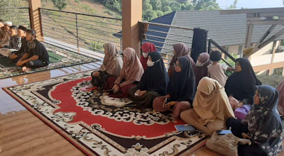 Peduli Dan Berbagi Kepada Santri Yatim dan Penghafal Quran Dengan Sedekah