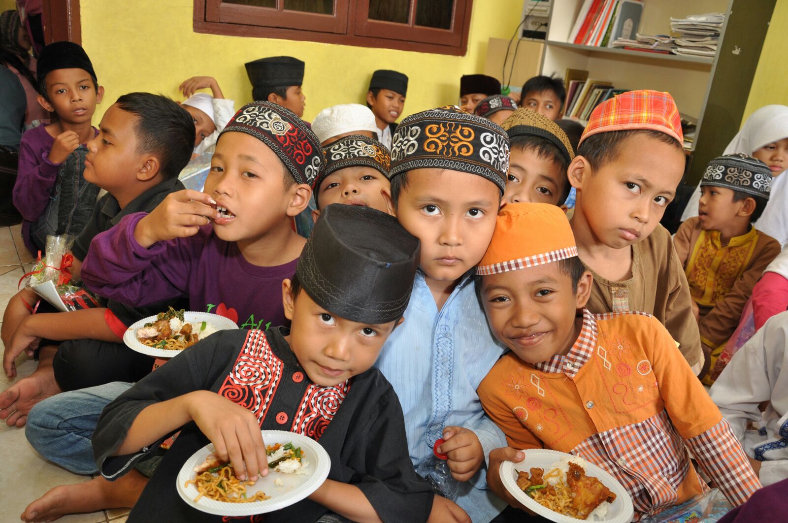 Sedekah Subuh, Beri Makan Anak Yatim Dhuafa