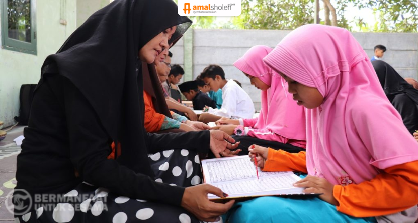 Sedekah Makan untuk Anak Yatim-Piatu