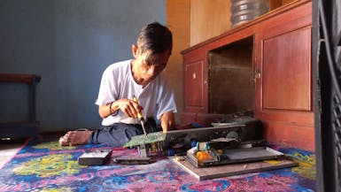 Bantu Pak Agus Miliki Modal Usaha
