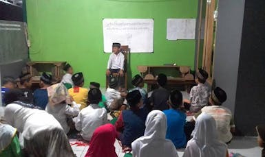 Bantuan bisyaroh muliakan guru ngaji di pelosok
