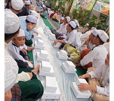 Sedekah Untuk Makan Anak Yatim