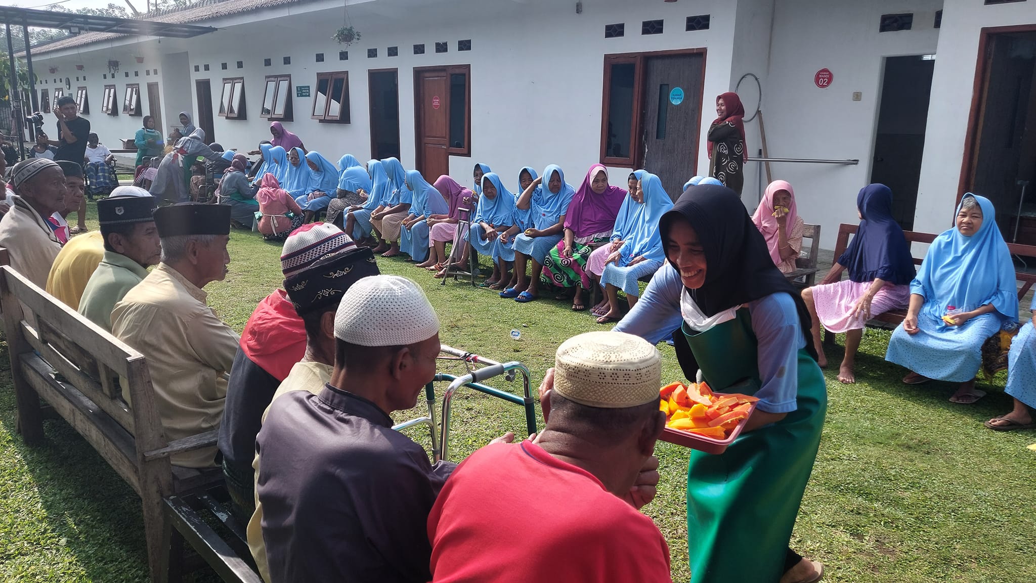 Sedekah Kebutuhan Lansia Terlantar