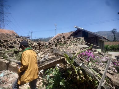 PRAY FOR BANDUNG! Mari Bantu Korban Bencana Gempa