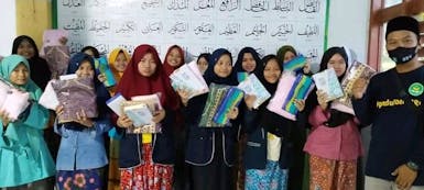 Gerakan sedekah produktif untuk kebutuhan sehari-hari santri pondok pesantren di wilayah daerah pelosok