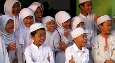 Bahagiakan Anak Yatim Piatu, Amal Jariyah Tak Terputus